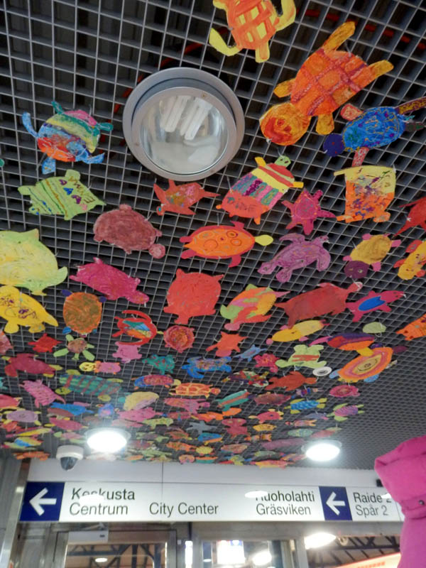 Taikakilpikonnat Mellunkyln metroasemalla